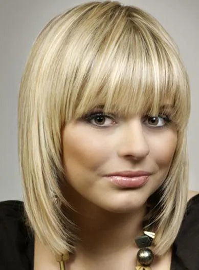 Niedliche, intelligente, mittellange, gestufte, glatte blonde 100 % Echthaarperücke, 30 cm